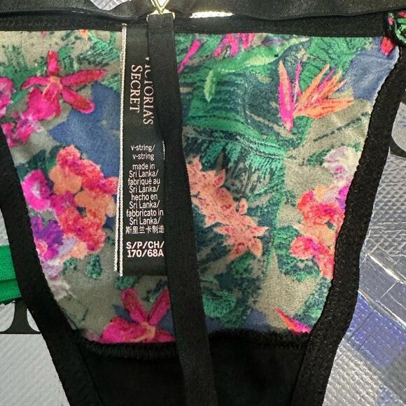 Victoria’s Secret V-String Set - Picture 3 of 3